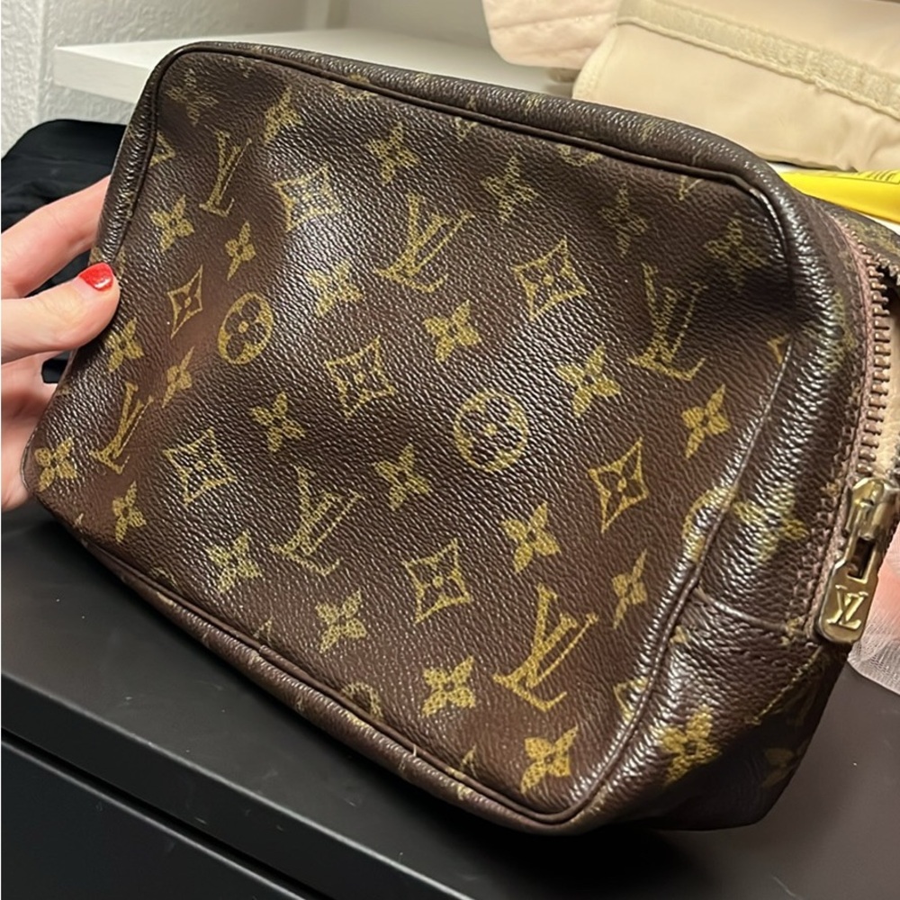 louis vuitton trousse 23